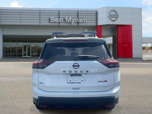 Everest White Pearl Tricoat 2026 Nissan Rogue Rock Creek