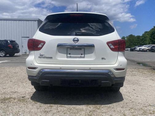 Glacier White 2017 Nissan Pathfinder SL