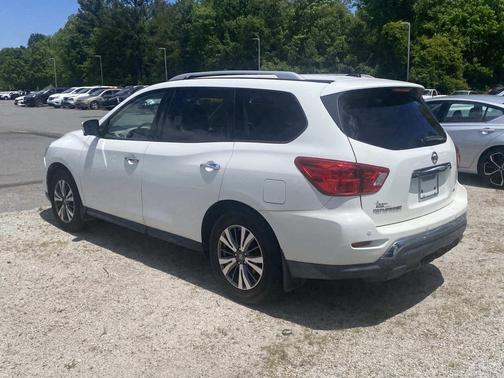 Glacier White 2017 Nissan Pathfinder SL