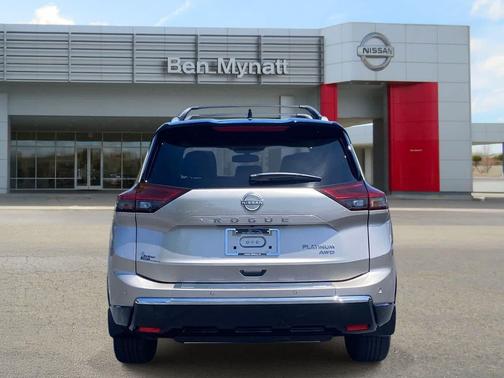 Champagne Silver Metallic/Super Black 2026 Nissan Rogue Platinum