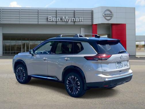 Champagne Silver Metallic/Super Black 2026 Nissan Rogue Platinum