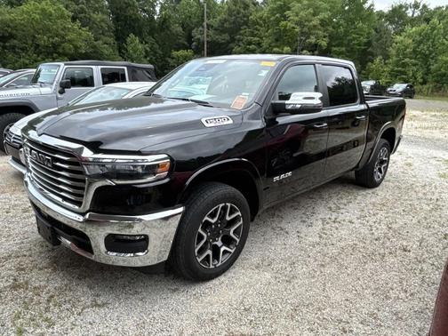 Diamond Black Crystal Pearlcoat 2025 RAM 1500 Laramie