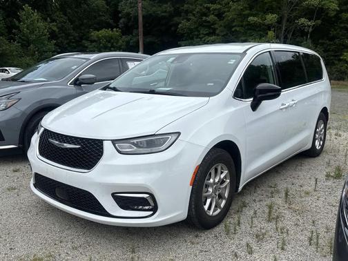 Bright White Clearcoat 2024 Chrysler Pacifica Touring L