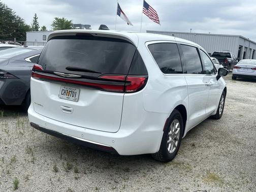 Bright White Clearcoat 2024 Chrysler Pacifica Touring L