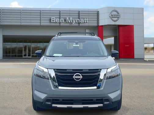 2025 Nissan Pathfinder Platinum 4WD