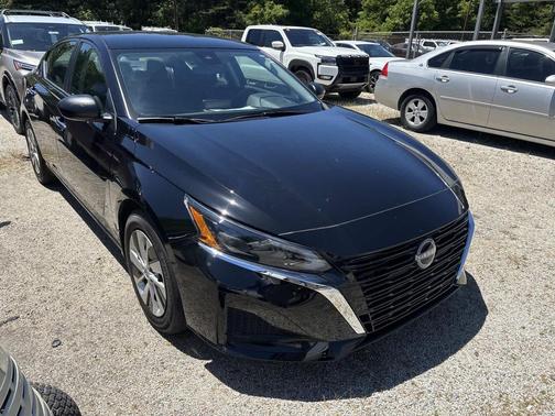 Super Black 2025 Nissan Altima S FWD