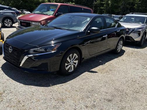Super Black 2025 Nissan Altima S FWD