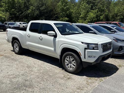 Glacier White 2024 Nissan Frontier SV