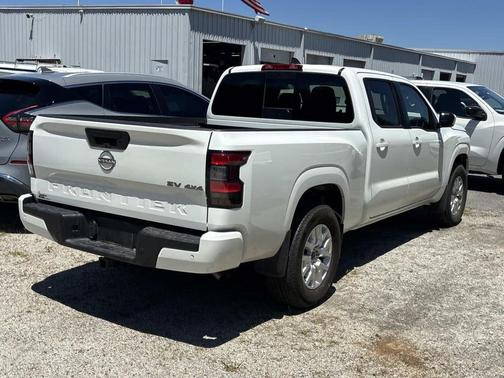 Glacier White 2024 Nissan Frontier SV