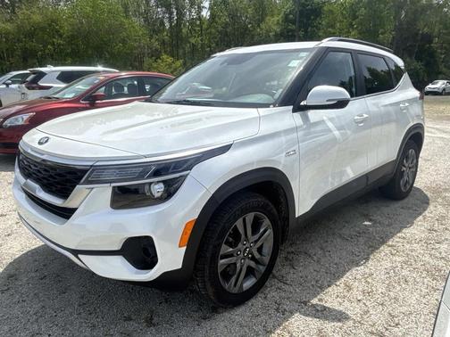 Snow White Pearl 2021 Kia Seltos S