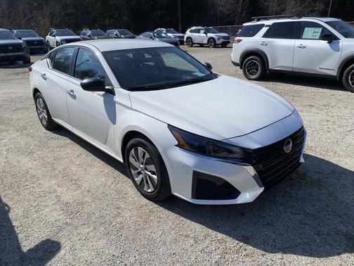 2025 Nissan Altima S FWD