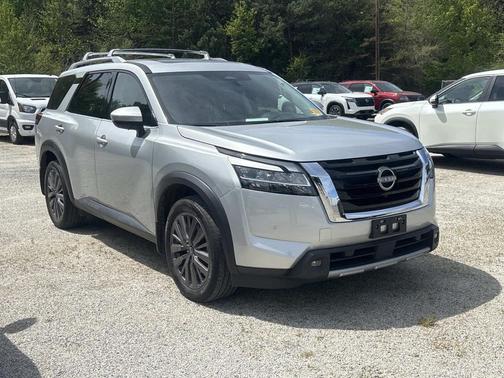 2023 Nissan Pathfinder SL 4WD