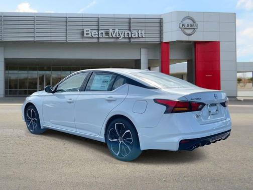 2025 Nissan Altima SR FWD
