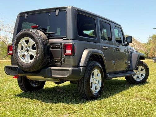 Granite Crystal Metallic Clearcoat 2018 Jeep Wrangler Unlimited Sport