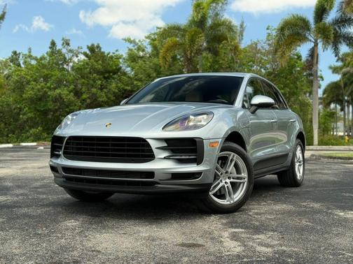 Dolomite Silver Metallic 2019 Porsche Macan Macan Sport Edition