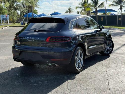 Dark Blue Metallic 2016 Porsche Macan Macan Sport Edition