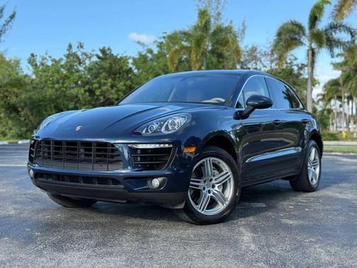 Dark Blue Metallic 2016 Porsche Macan Macan Sport Edition
