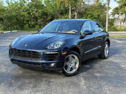 Dark Blue Metallic 2016 Porsche Macan Macan Sport Edition