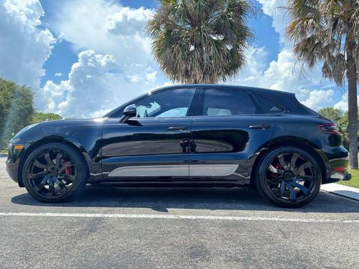 2017 Porsche Macan Sport Utility 4D
