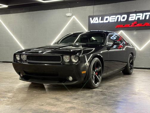 Brilliant Black Crystal Pearlcoat 2009 Dodge Challenger SRT8
