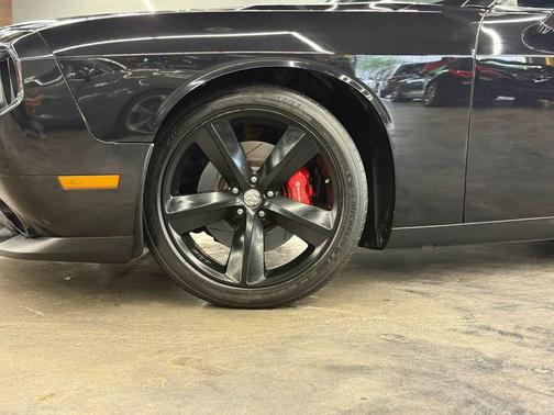 Brilliant Black Crystal Pearlcoat 2009 Dodge Challenger SRT8