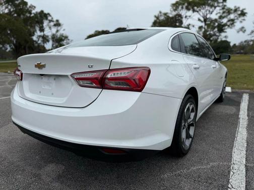 2022 Chevrolet Malibu FWD LT