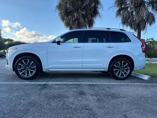 2018 Volvo XC90 T5 Momentum