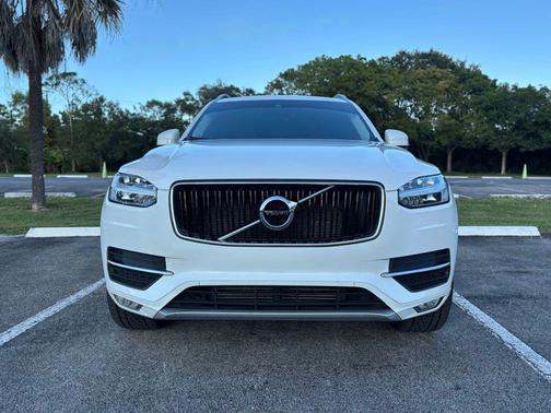 2018 Volvo XC90 T5 Momentum