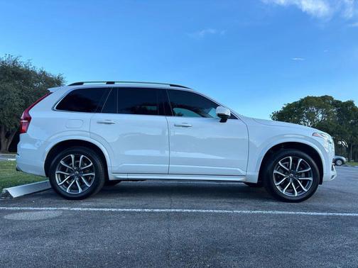 2018 Volvo XC90 T5 Momentum