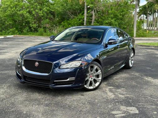 Loire Blue Metallic 2019 Jaguar XJ R-Sport