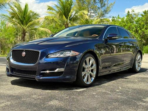 Loire Blue Metallic 2019 Jaguar XJ R-Sport