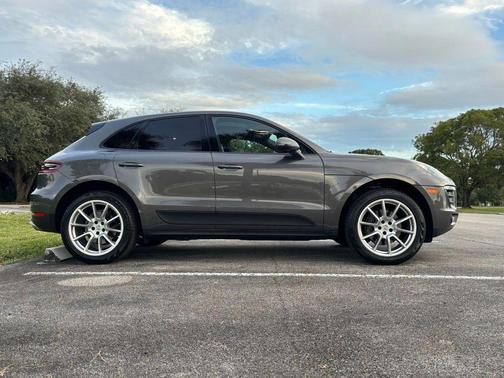 2018 Porsche Macan Sport Utility 4D