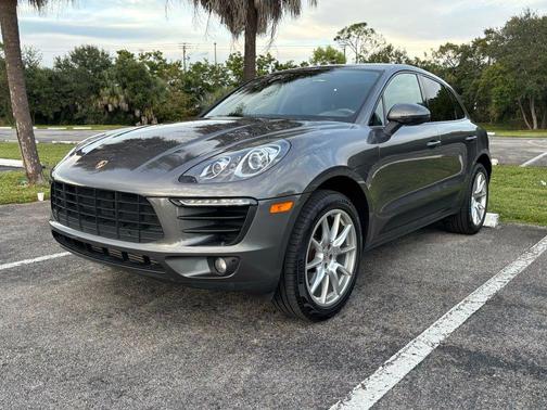 2018 Porsche Macan Sport Utility 4D