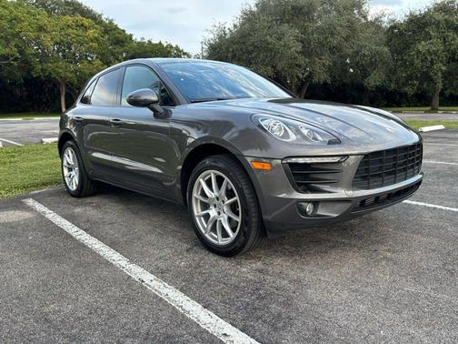 2018 Porsche Macan Sport Utility 4D