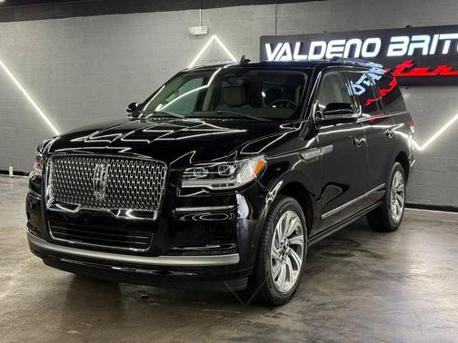 Infinite Black Metallic Clearcoat 2024 Lincoln Navigator Premiere