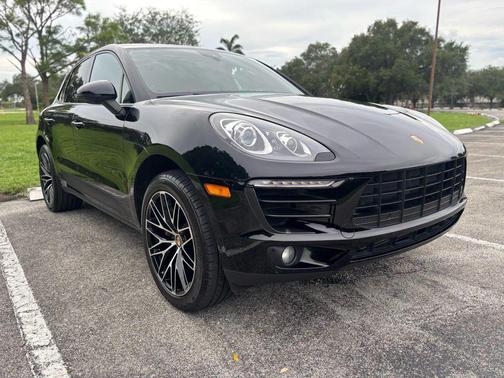 2018 Porsche Macan Sport Utility 4D