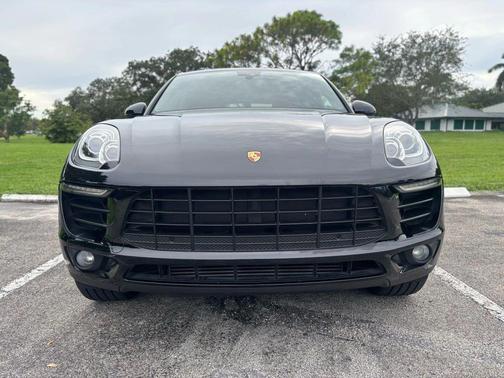 2018 Porsche Macan Sport Utility 4D