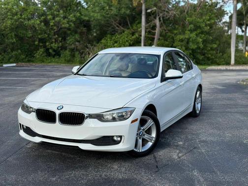 White 2015 BMW 320 i