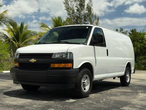 Summit White 2020 Chevrolet Express 2500 Work Van