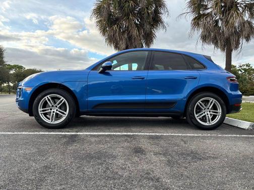 2018 Porsche Macan Sport Utility 4D