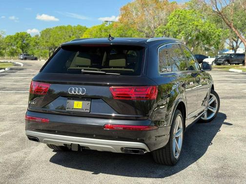 Black 2019 Audi Q7 55 Prestige