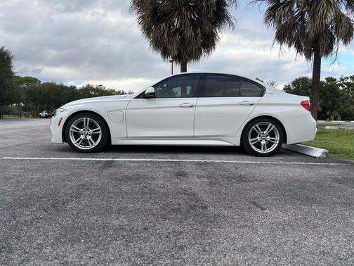 2018 BMW 330e iPerformance
