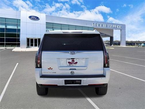 2018 Cadillac Escalade Luxury