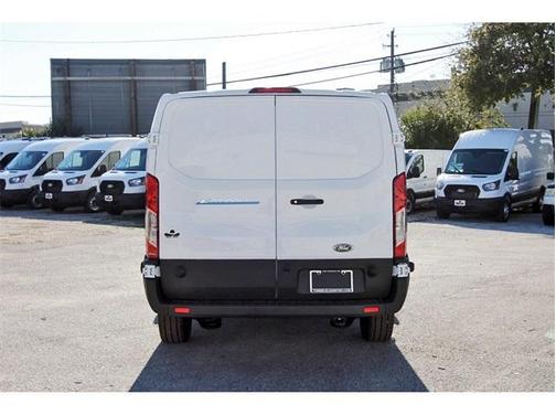 2025 Ford E-Transit Base