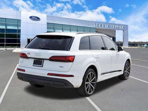Glacier White Metallic 2022 Audi Q7 55 Premium Plus