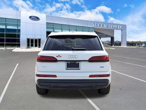 Glacier White Metallic 2022 Audi Q7 55 Premium Plus