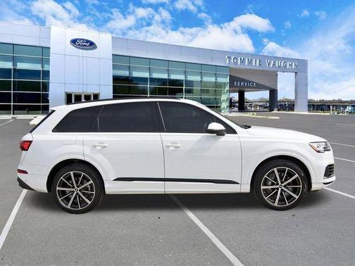 Glacier White Metallic 2022 Audi Q7 55 Premium Plus