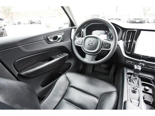 2018 Volvo XC60 T5 Momentum