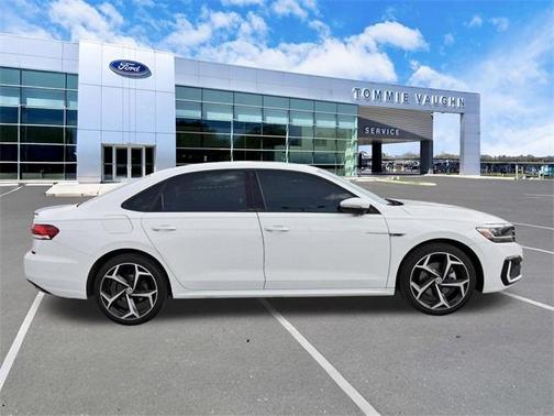 2022 Volkswagen Passat 2.0T R-Line