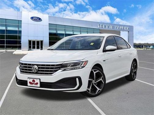 2022 Volkswagen Passat 2.0T R-Line
